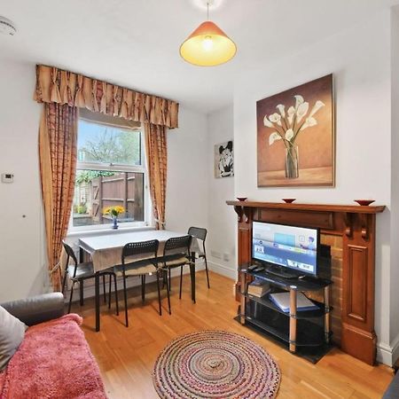Comfortable 2 Bedroom Property, Μέιντστοουν Εξωτερικό φωτογραφία